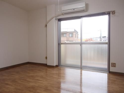 サンアベニュー師岡の洋室