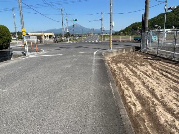 【前面道路含む現地写真】 | 石井　48坪