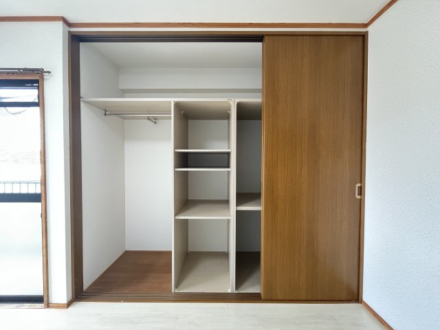 真装マンションの収納