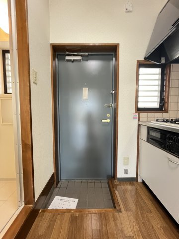 真装マンションの玄関