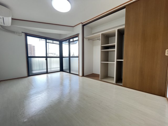 真装マンションの居間・リビング