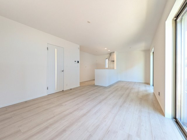 八王子市　川口町　新築一戸建て　１７期の居間・リビング|～18.75帖の明るく開放感のあるLDK、家族団欒の時間をお過ごしいただけます～