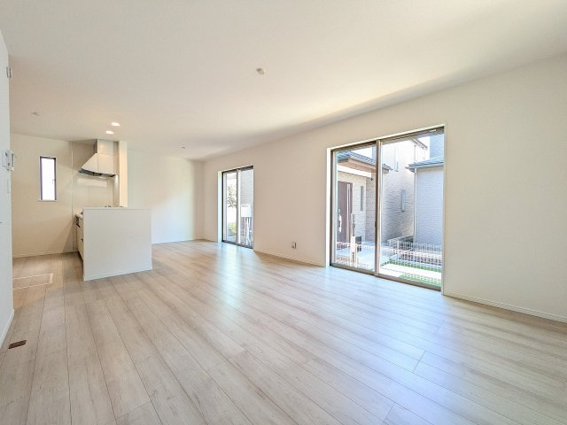 八王子市　川口町　新築一戸建て　１７期の内装|～18.75帖の明るく開放感のあるLDK、家族団欒の時間をお過ごしいただけます～