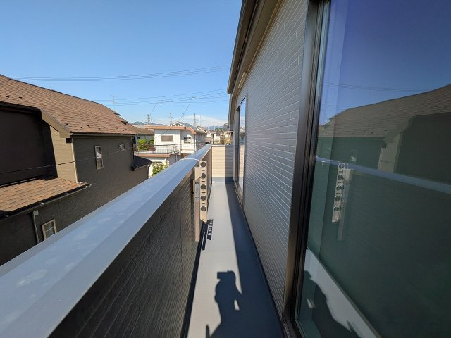 八王子市　川口町　新築一戸建て　１７期のバルコニー|～2部屋から出入り可能なバルコニーです～