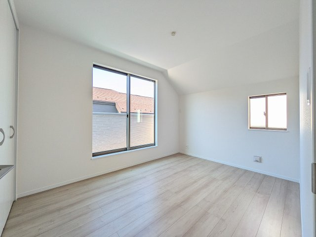 八王子市　川口町　新築一戸建て　１７期の寝室|～2階バルコニーに面している6.0帖の主寝室～