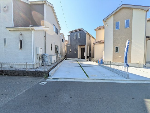 八王子市　川口町　新築一戸建て　１７期の駐車場|～並列2台駐車可能カースペース付き～