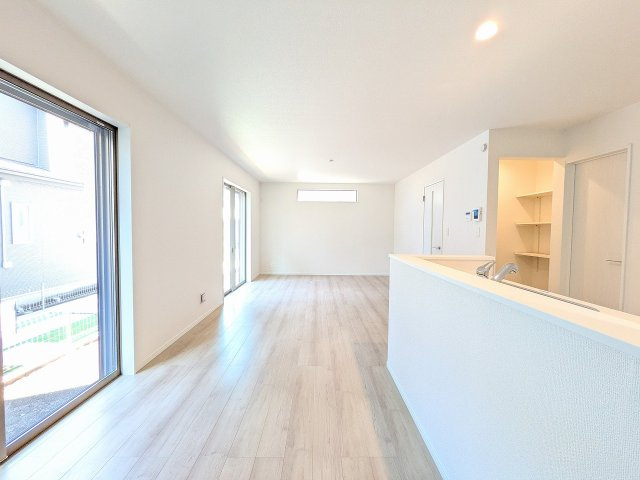 八王子市　川口町　新築一戸建て　１７期の居間・リビング|～18.75帖の明るく開放感のあるLDK、家族団欒の時間をお過ごしいただけます～