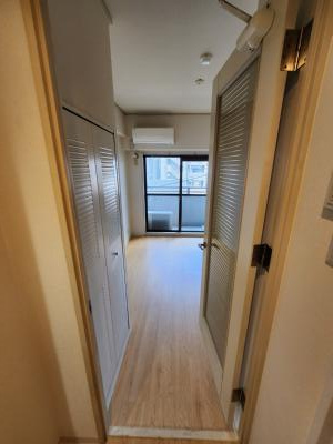 サンシティ四条大宮シャトー朝日の洋室|廊下から～
