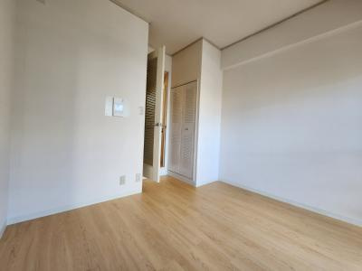 サンシティ四条大宮シャトー朝日の寝室|洋室