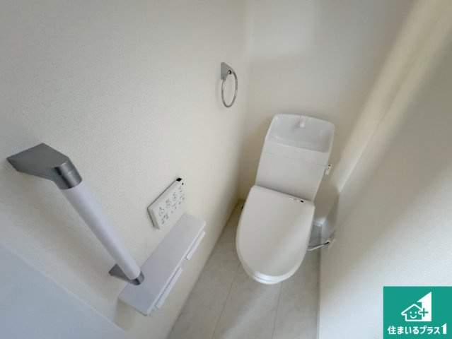 神戸市灘区神ノ木通　新築一戸建てのトイレ|1・2階の2ヶ所にあるので、朝の忙しい時間の順番待ちもなく、深夜の利用にも大変便利です。