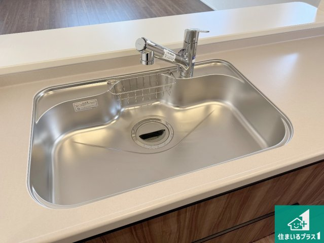 神戸市灘区神ノ木通　新築一戸建ての設備|蛇口の先端に浄水器を内蔵しています！原水と浄水、お湯と冷水、シャワーの切替えがワンタッチなので用途によって使い分けられます。