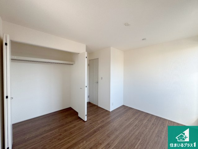 神戸市灘区神ノ木通　新築一戸建ての洋室|収納スペースが充実しているので子供の成長に合わせてたくさん収納ができます！家族構成に合わせた様々な活用ができる収納！