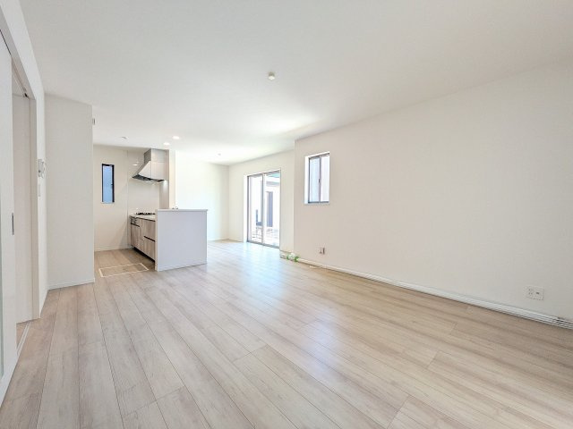 八王子市　川口町　新築一戸建て　１７期の居間・リビング|～17.0帖の明るいLDKで、家族団欒の時間をお過ごしいただけます～