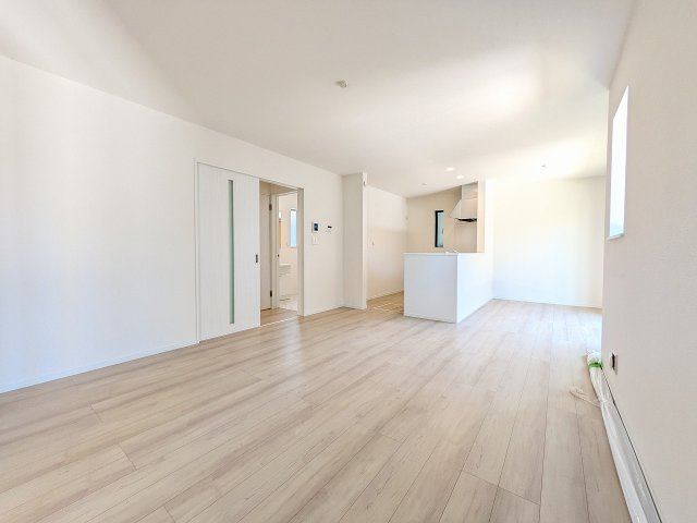 八王子市　川口町　新築一戸建て　１７期の居間・リビング|～17.0帖の明るいLDKで、家族団欒の時間をお過ごしいただけます～