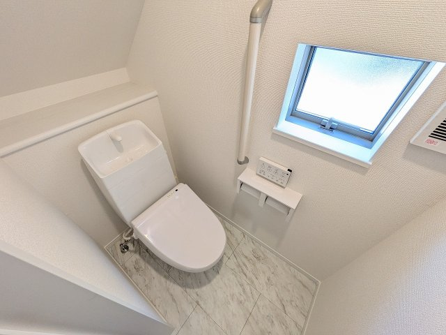 八王子市　川口町　新築一戸建て　１７期のトイレ|～暖房温水洗浄機能付きトイレ　冬場は特に嬉しい機能ですね～