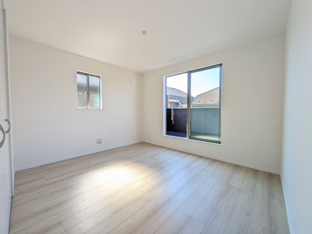 八王子市　川口町　新築一戸建て　１７期の寝室|～2階7.5帖の主寝室　ベッドなど大型家具のレイアウトもしやすい広さです～