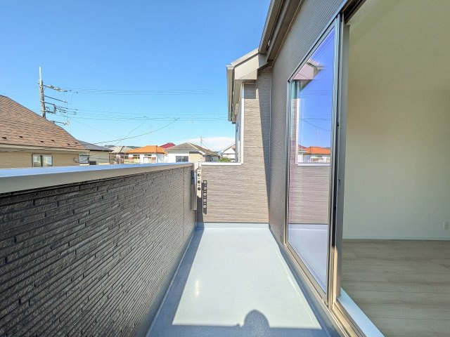 八王子市　川口町　新築一戸建て　１７期のバルコニー|～南西向きで陽当たりの良いバルコニー　洗濯物がよく乾きそうです～