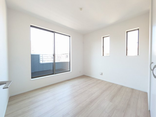 八王子市　川口町　新築一戸建て　１７期の子供部屋|～2階5.25帖の洋室　2面採光で明るく風通しの良いバルコニーです～