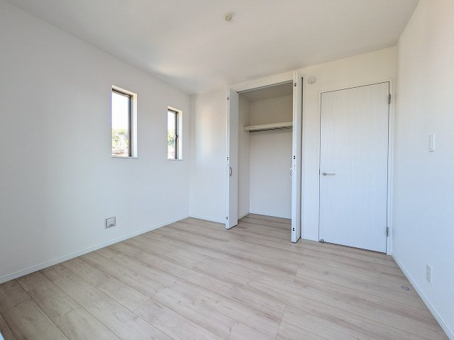 八王子市　川口町　新築一戸建て　１７期の洋室|～収納力の高いクローゼット完備～