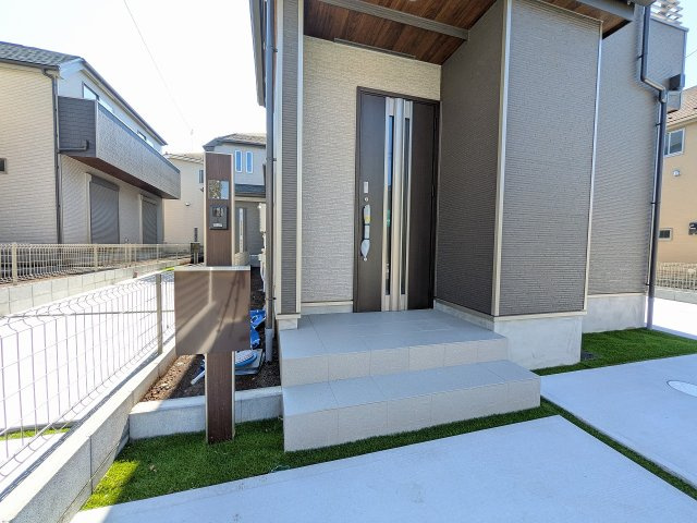八王子市　川口町　新築一戸建て　１７期の玄関|～玄関は安心のWロックキーを採用～