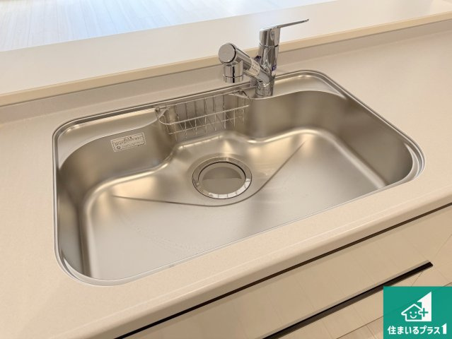 神戸市灘区神ノ木通　新築一戸建ての設備|蛇口の先端に浄水器を内蔵しています！原水と浄水、お湯と冷水、シャワーの切替えがワンタッチなので用途によって使い分けられます。