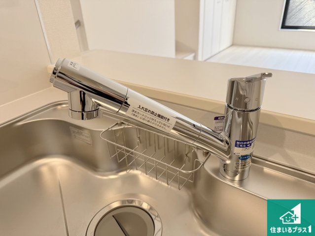 神戸市灘区神ノ木通　新築一戸建ての設備|浄水器を内蔵！炊飯時、お茶を作る時に安心してお水を使えます！お湯と冷水、浄水と原水、シャワーの切替えもワンタッチです！