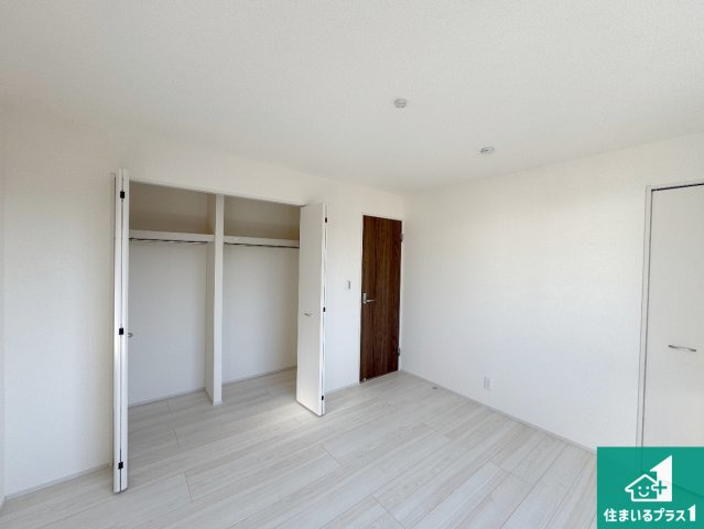 神戸市灘区神ノ木通　新築一戸建ての洋室|収納スペースが充実しているので子供の成長に合わせてたくさん収納ができます！家族構成に合わせた様々な活用ができる収納！