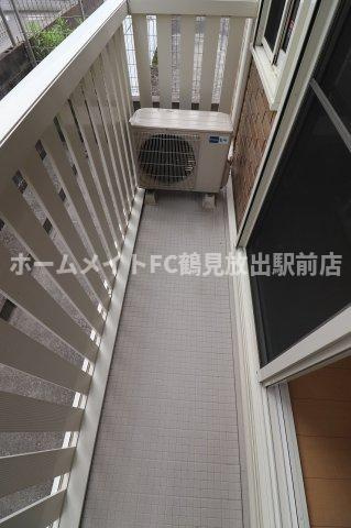 大阪市鶴見区今津中１丁目のハイツのバルコニー