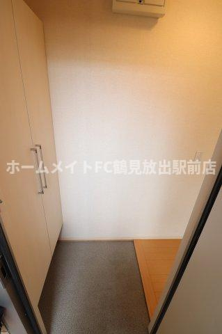 大阪市鶴見区今津中１丁目のハイツの玄関