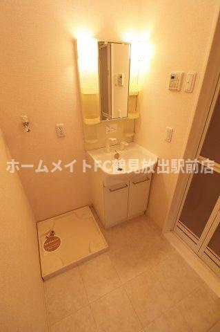 大阪市鶴見区今津中１丁目のハイツの洗面所