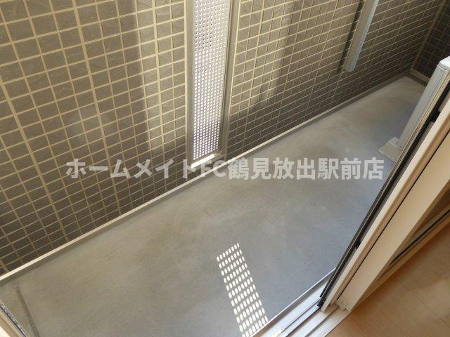 大阪市城東区諏訪１丁目のハイツのバルコニー