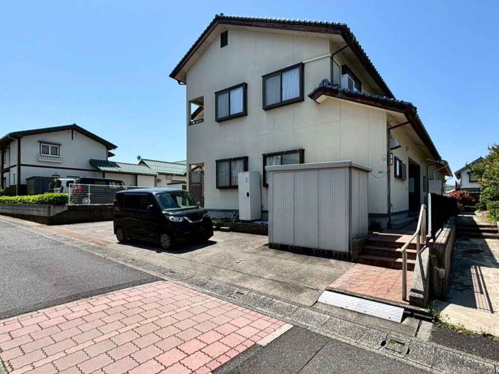 【No.6703】若葉台南6丁目/6LDKS/駐車場4台可/二世帯住宅仕様の前面道路含む現地写真