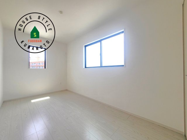 熊本市東区尾ノ上3丁目第1-2棟（1号棟）　の洋室|採光良好な洋室は全居室、複層ガラスの遮熱効果と断熱効果で、一年中快適に過ごせます。