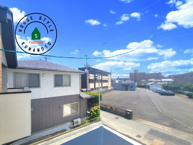 熊本市東区尾ノ上3丁目第1-2棟（1号棟）　の展望|窓から緑が見える物件も魅力的です。