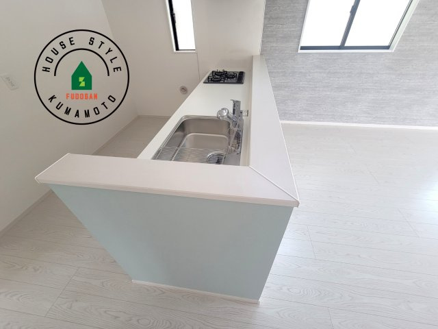 熊本市東区尾ノ上3丁目第1-2棟（1号棟）　のダイニング|キッチンから立ち込める香りが今日の料理を期待させます。