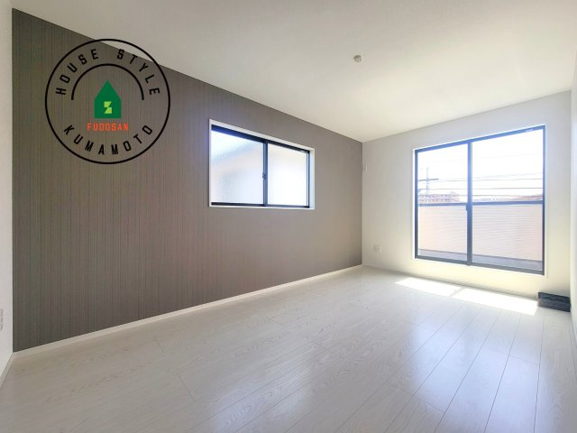 熊本市東区尾ノ上3丁目第1-2棟（2号棟）　の寝室|主寝室には収納力に優れたクローゼットがありますので、お部屋もすっきり片付きます。