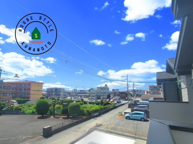 熊本市東区尾ノ上3丁目第1-2棟（2号棟）　の展望|窓から緑が見える物件も魅力的です。