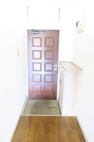 リエス小山間々田の玄関