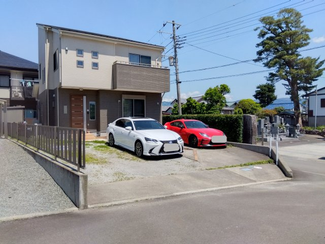 売中古戸建　三島市御園の前面道路含む現地写真|スーパー・ドラッグストア・コンビニまで車で10分圏内です。生活利便性の高い土地になっています。
