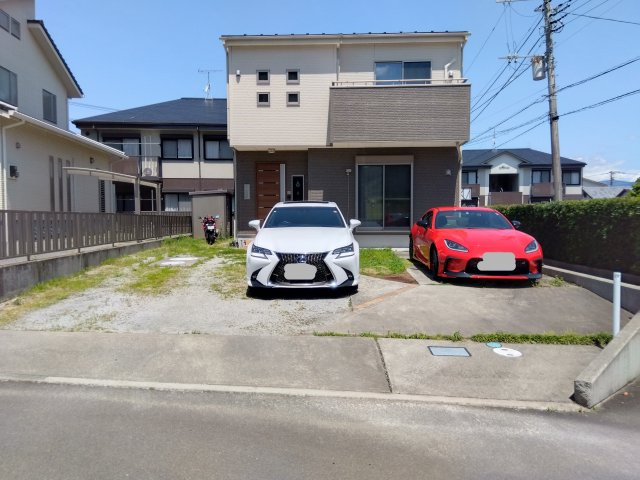 売中古戸建　三島市御園の外観|閑静な住宅地に位置しています。車通りが少なく騒音も気にならない穏やかな環境です。