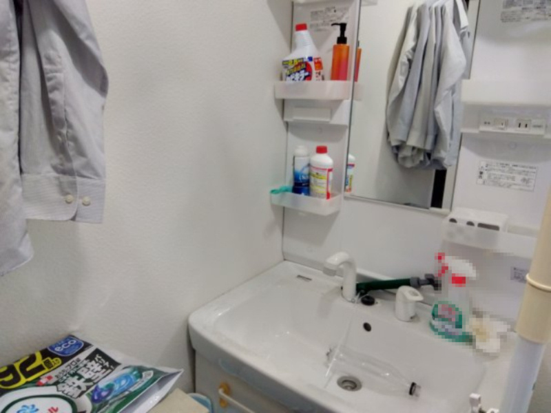 売中古戸建　三島市御園の独立洗面台|独立洗面台があるので収納スペースも多くあります。鏡もあるので朝の支度にも便利です。