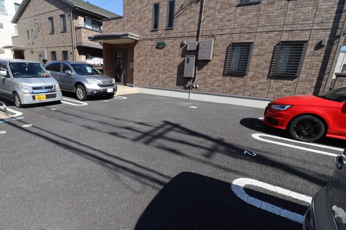ウィステリア　Ｂ棟の駐車場
