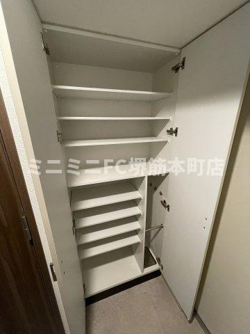 エステムコート堺筋本町の収納