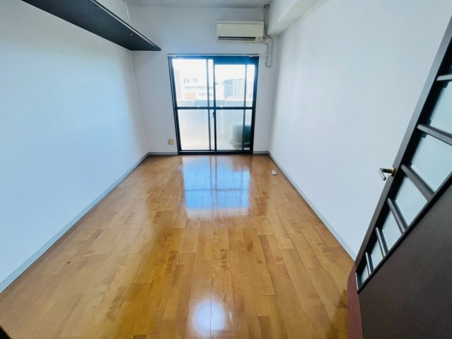 朝日プラザ坪井の洋室