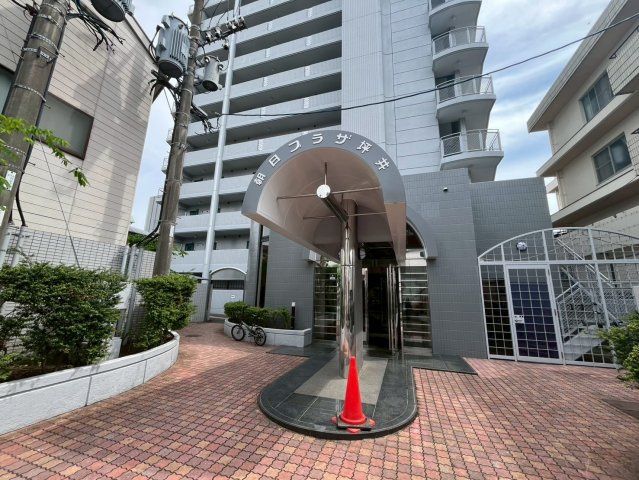 朝日プラザ坪井のエントランス