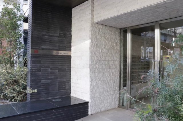 マリオン南青山のエントランス