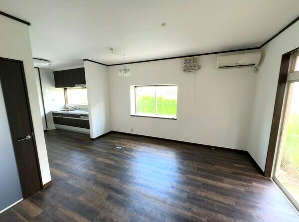 江南市般若町戸建の居間・リビング