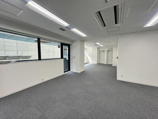 ＮＨ青山ビルの居間・リビング