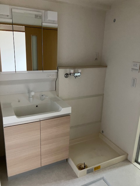 フレール兵庫浜崎通２ＬＤＫの洗面所|ゆったりとスペースのある洗面所