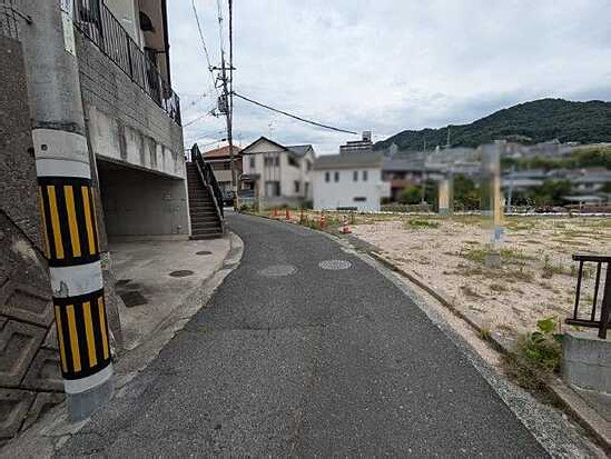 【前面道路含む現地写真】